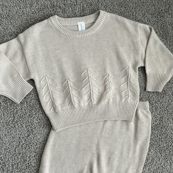 Gerber Modern Moments Neutral Cozy Matching Set size 18 months - Picture 2 of 3